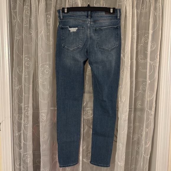 Express Mid Rise Legging
Size 6 - Picture 2 of 2